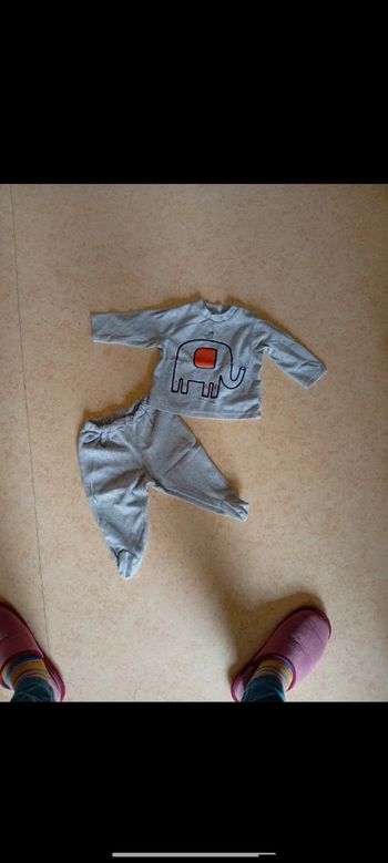 Pyjama 2 pièces taille 6 mois