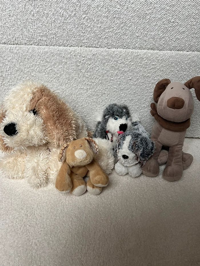 Lot de 5 peluches chiens