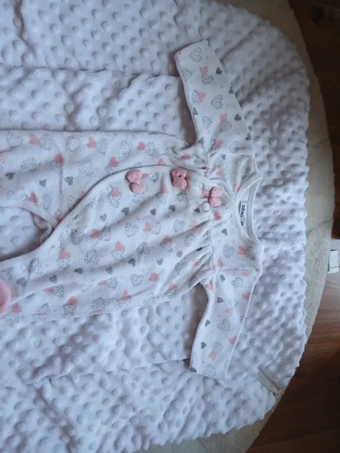 Pyjama 3 mois - photo numéro 2