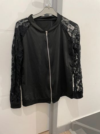 Gilet noir manches en dentelle taille 38
