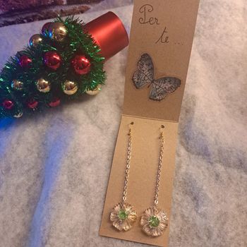 Boucles d'oreilles pendante en résine avec strass vert