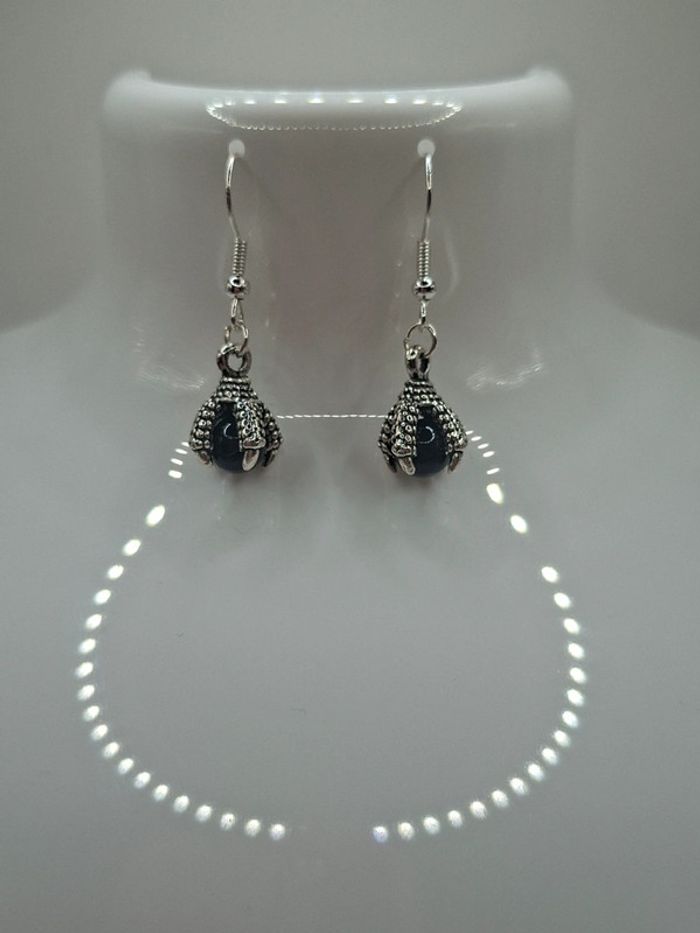 Boucle d'oreille patte de dragon - photo numéro 2