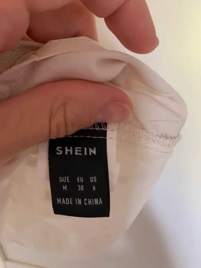 Blouse MC écru plumetis Shein t. M parfait état - photo numéro 2
