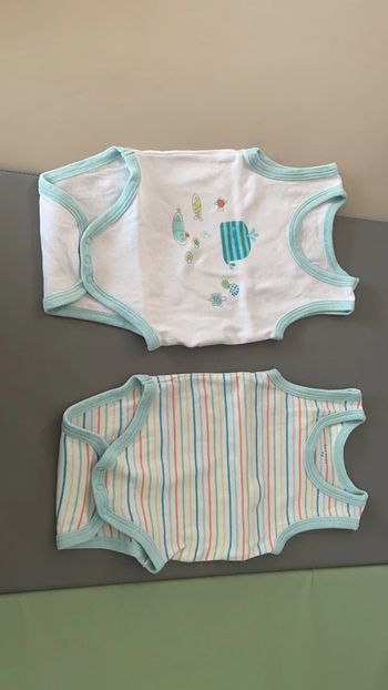 Lot bodies sans manche 3 mois