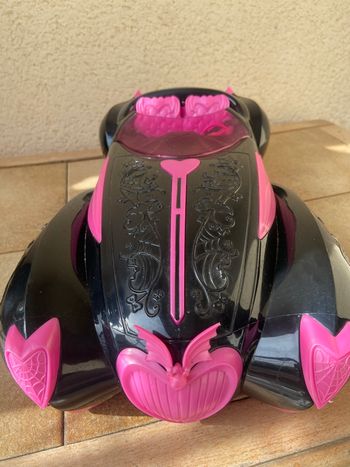 Voiture draculaura 