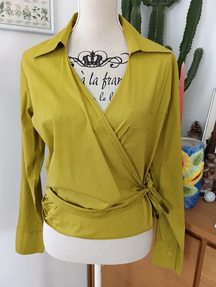 Blouse cache coeur vert olive
La fée maraboutée
Taille 40 - photo numéro 3