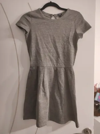 Robe grise à paillettes