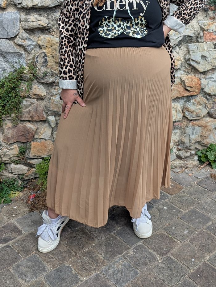 Jupe longue plissée Vienne camel
TU curvy - photo numéro 2