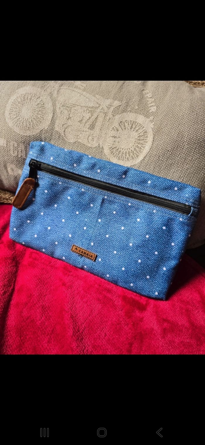 Pochette avant Cabaïa