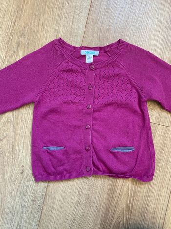 Gilet okaidi rose fushia en très bon état