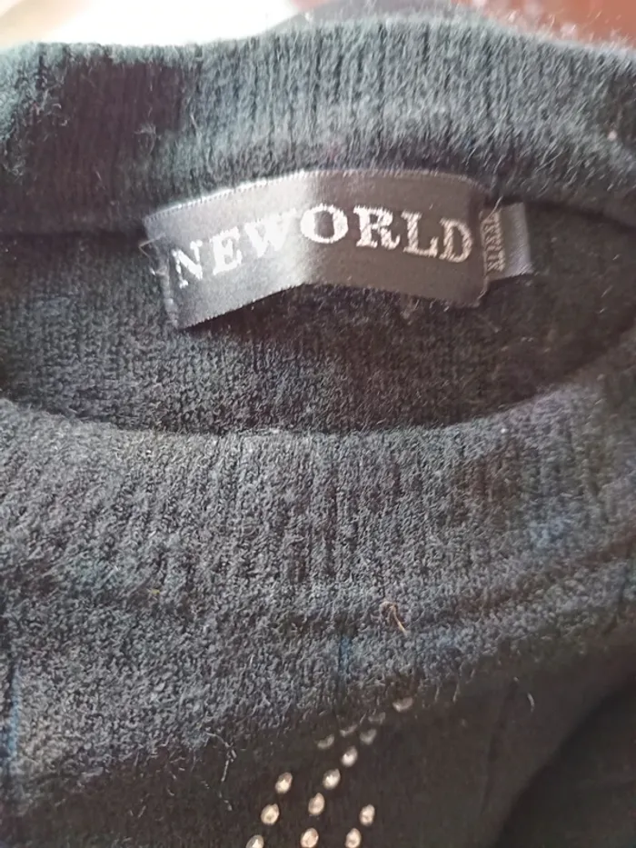 Pull noir avec strass - photo numéro 4
