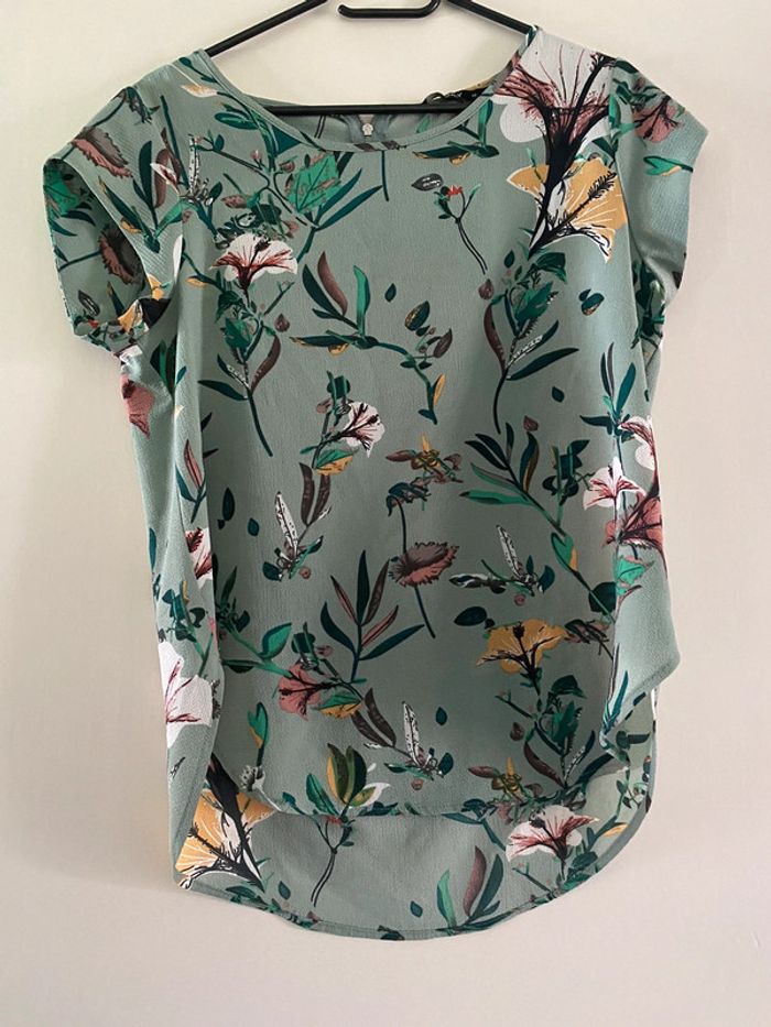 T-shirt / blouse manches courtes only taille 36 - photo numéro 2