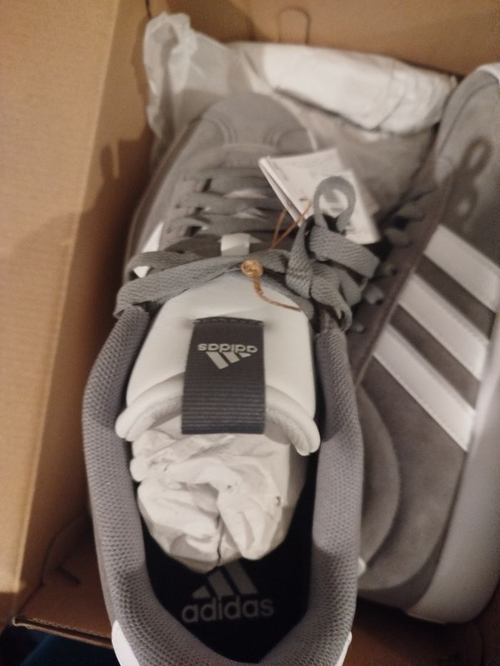 Adidas neuves pointure 42 - photo numéro 3