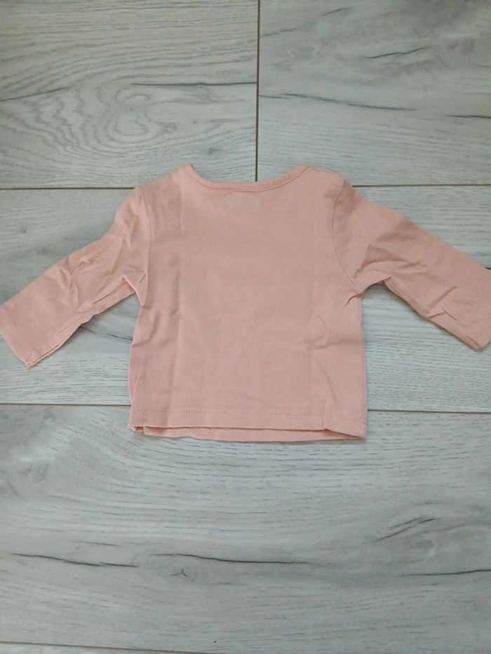 T-shirt manches longues ~ Kiabi ~ 1mois (52-55cm/4kg) - photo numéro 2