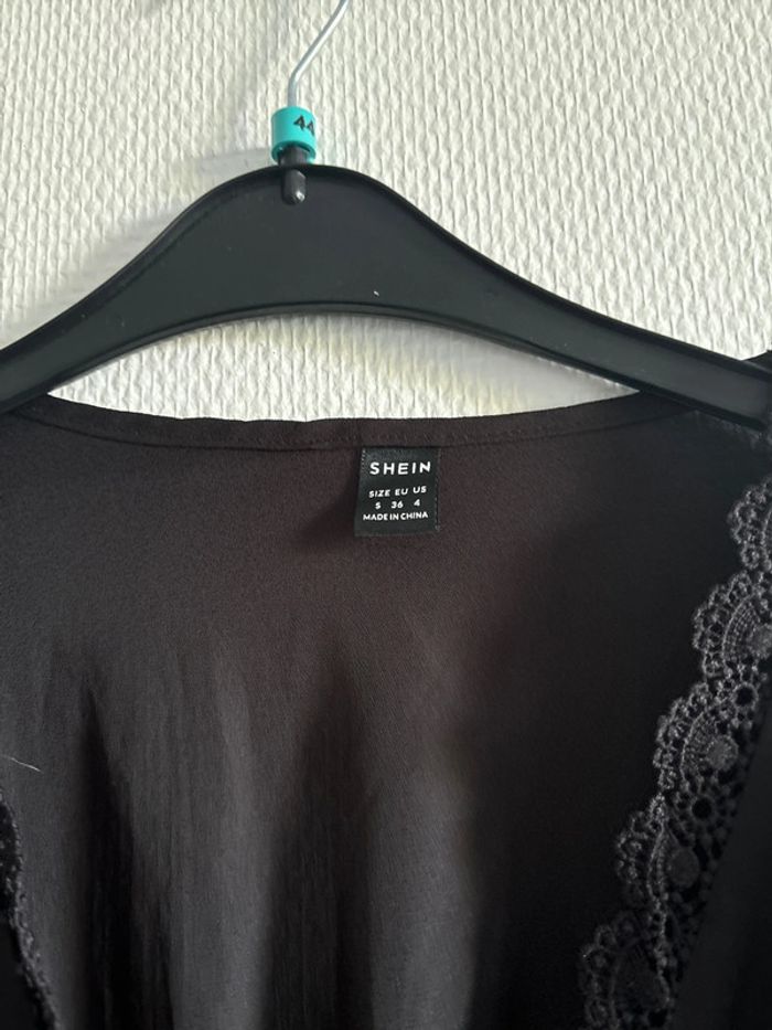 Robe à dentelle noire - photo numéro 2