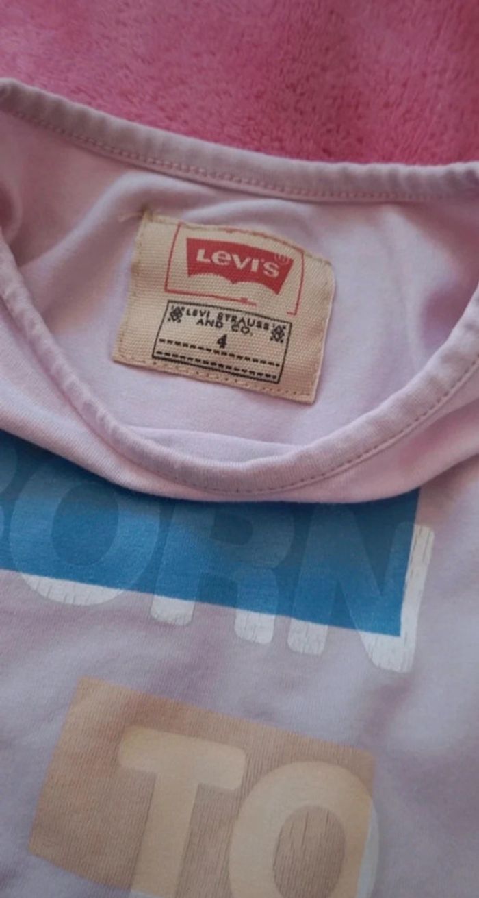 T-shirt Levis taille 4 ans en très bon état - photo numéro 2