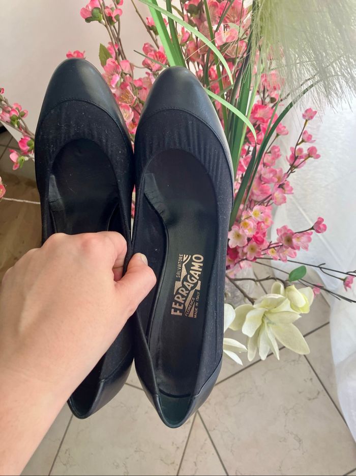Escarpins à talons noirs Salvatore Ferragamo - photo numéro 6