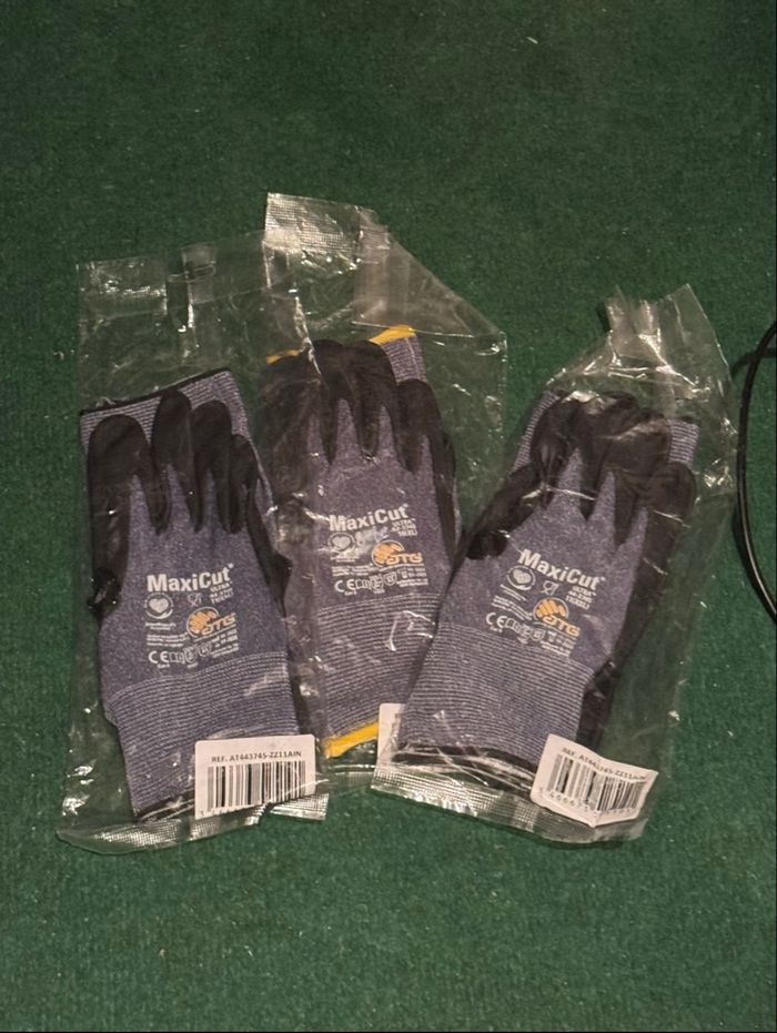 Gants MaxiCut ATG – neufs, protection anti-coupure 10€