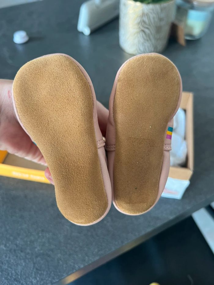 Chaussons bébé neufs - photo numéro 3