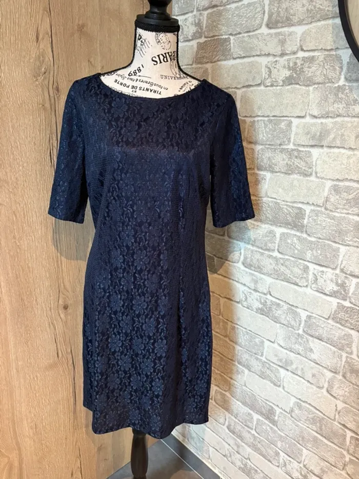 Robe dentelle bleue nuit taille 44
