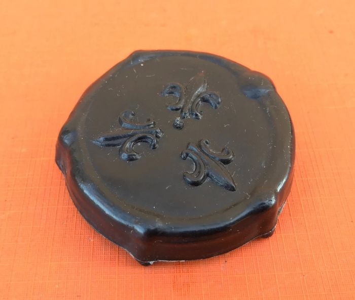 Ancien pot à moutarde en opaline Maille depuis 1747 - photo numéro 4