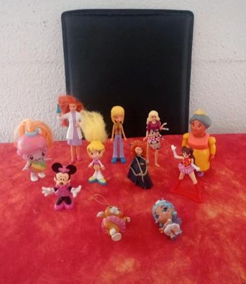 Lot de 11 figurines fille, Minnie, Hatchimals, Sailor Moon..