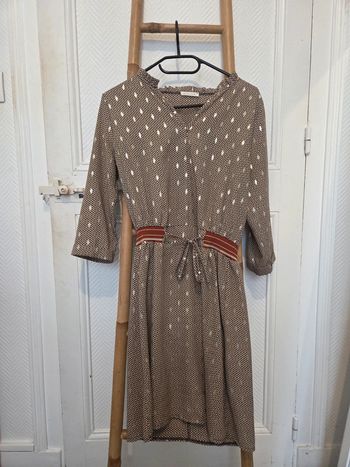 Robe légère et fluide marron