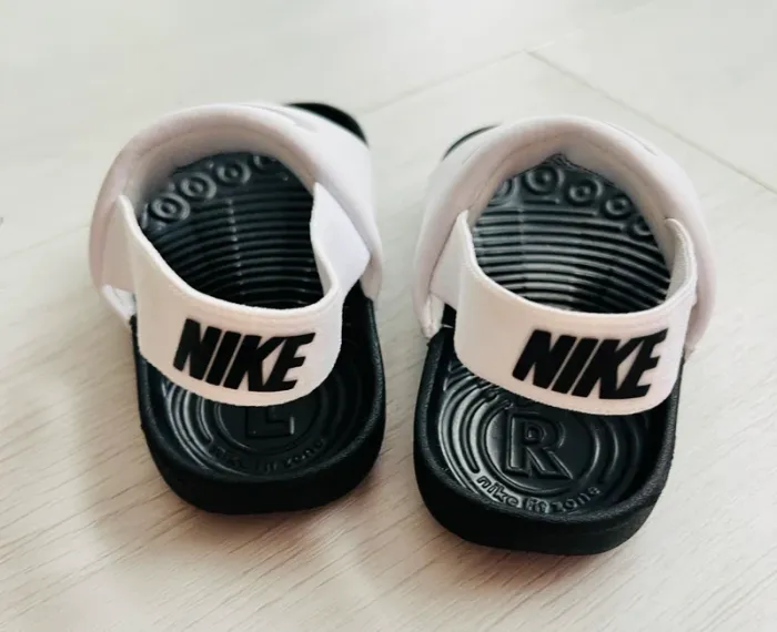 Sandales Nike T.21 - photo numéro 4
