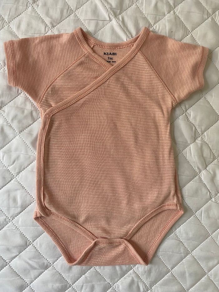 Lot de 3 bodies Kiabi taille 9 mois - En très bon état - photo numéro 2