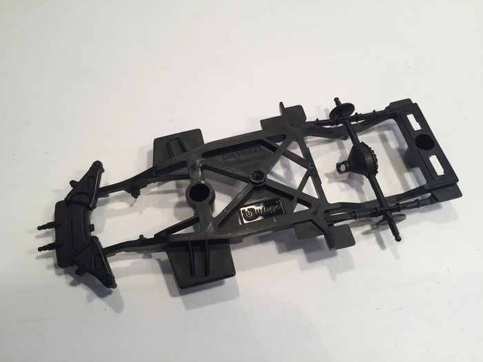 Châssis extérieur pièce détachée miniature Chevrolet Corvette 1957 1/24 burago #A17 - photo numéro 2