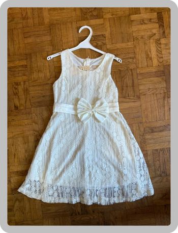 Robe en dentelle jaune
