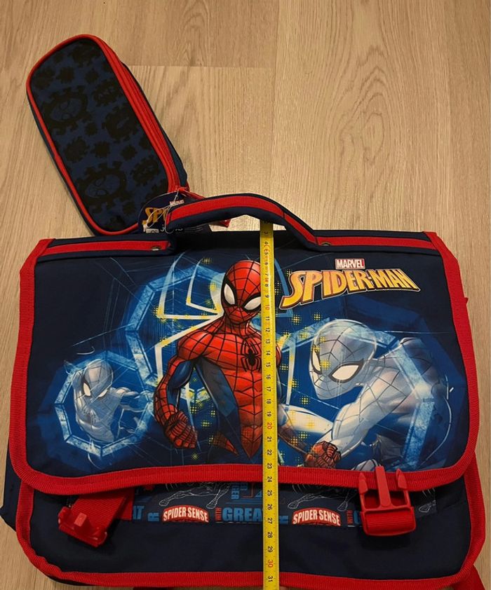 Cartable Spiderman avec sa trousse - photo numéro 2