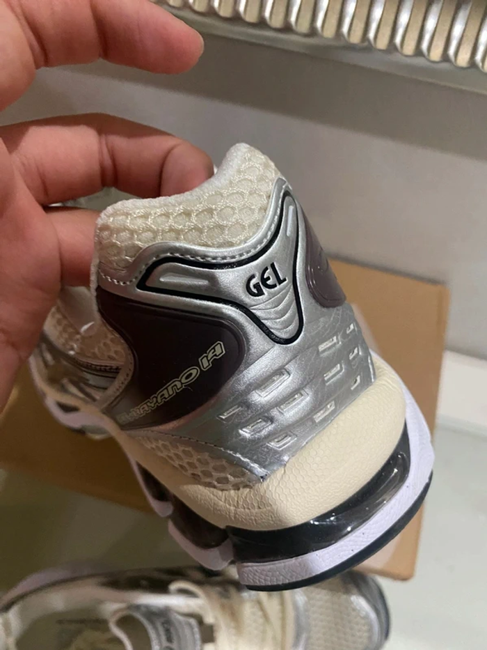 ASICS Gel-Kayano 14  Crème Noire  40.5 - photo numéro 3