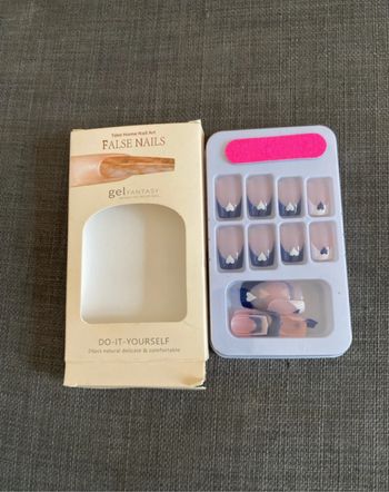 Lot 24 faux ongles neufs