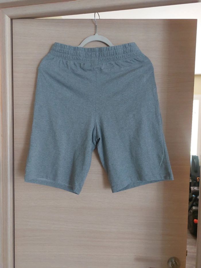 Short gris bermuda - photo numéro 3
