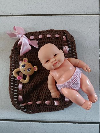 Poupée poupon bébé avec couverture