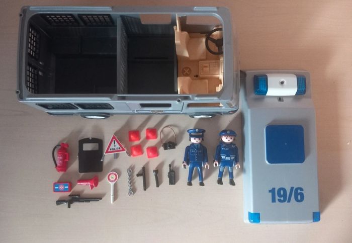 Fourgon de police Playmobil n°4023 - photo numéro 2