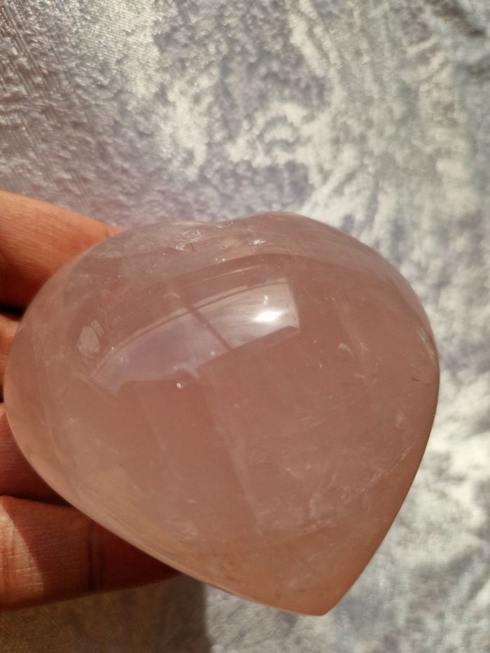 Coartz rose de Madagascar forme cœur neuf 261g - photo numéro 1