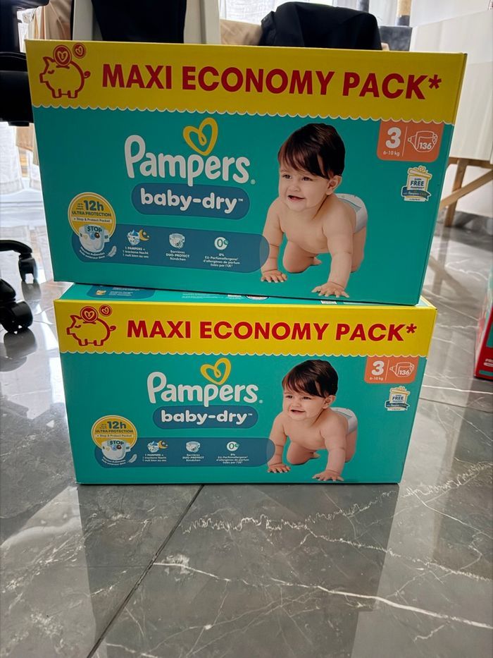 Couches Pampers taille 3 136 couches x2 baby-dry