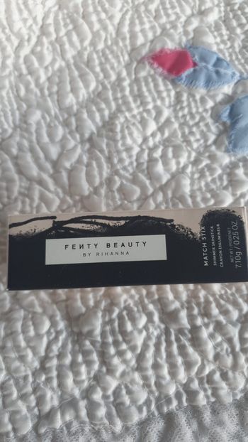 Fenty Beauty match stix crayon Enlumineur 7.10g neuf jamais utilisé jamais ouvert