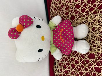 Doudou peluche chat HELLO KITTY rose vert pois SANRIO