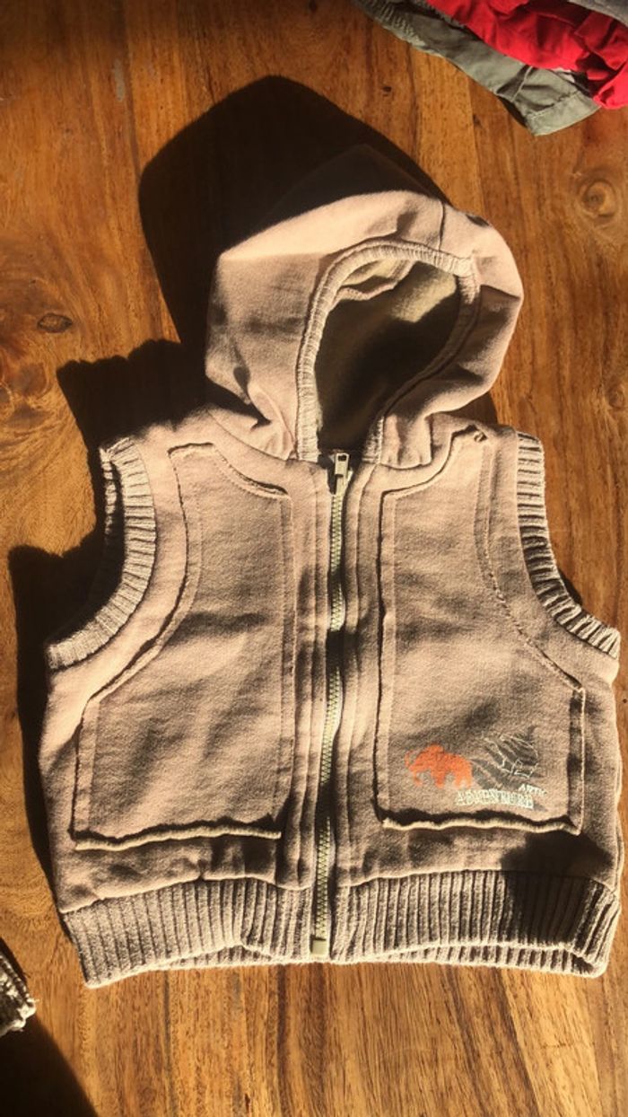 Lot 3 pulls / sans manches vestes 6 mois - photo numéro 4