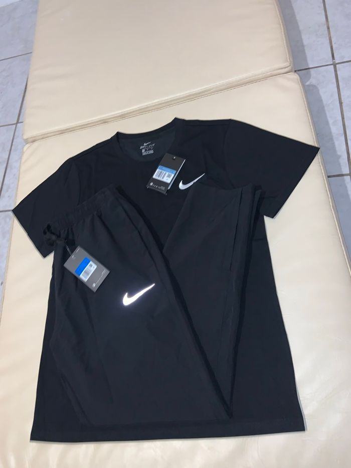 Ensemble Survêtement Running Jogging T-shirt Nike en coton Noir Neuf avec étiquette Taille M - photo numéro 3