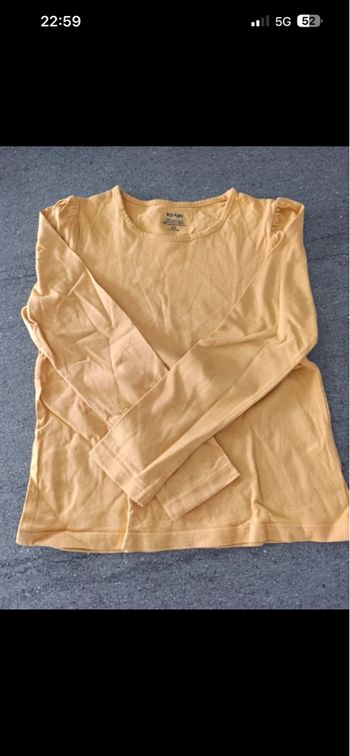 Vend lot de trois T-shirts manches longues filles en très bon état