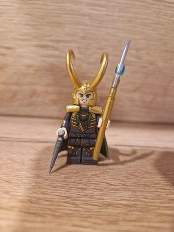 Figurine type lego Loki Thor Marvel