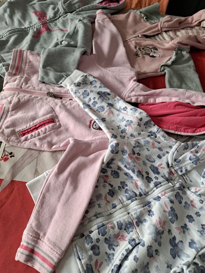 4 p gilets 18/24m