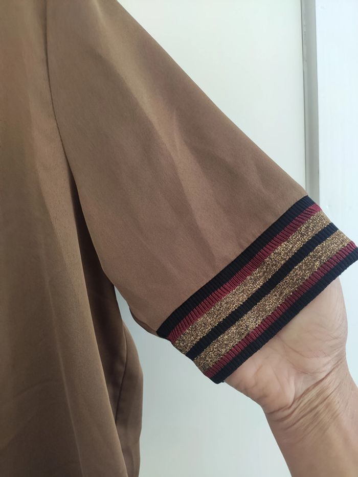 Belle robe marron satinée avec liseret coloré manches et col Scotch & Soda 38 parfait état - photo numéro 4