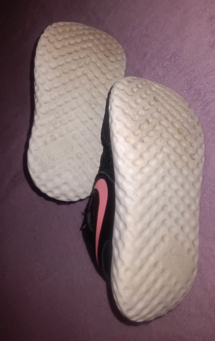 Baskets bébé noires/rose Nike - photo numéro 7