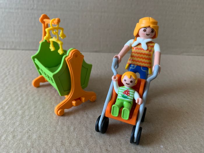Playmobil : Maman et bébé avec poussette et landau - photo numéro 2