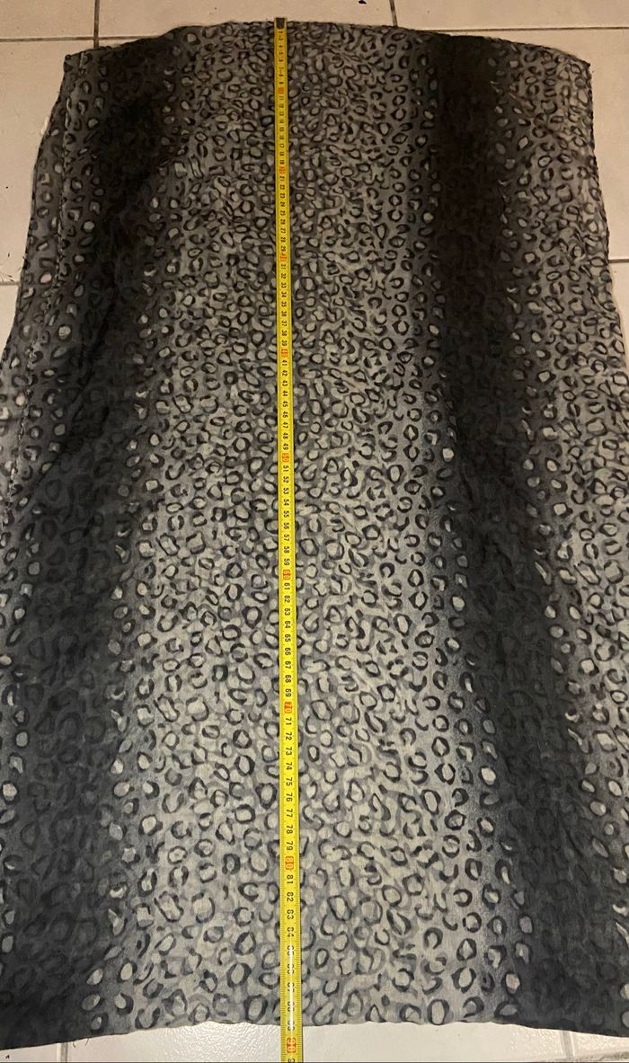Foulard léopard »3 Suisses »gris et noir - photo numéro 3